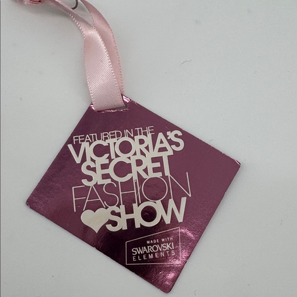 Victoria’s Secret Fashion Show 2010 Swarovski Miraculous Plunge Bra & Thong - Picture 16 of 16